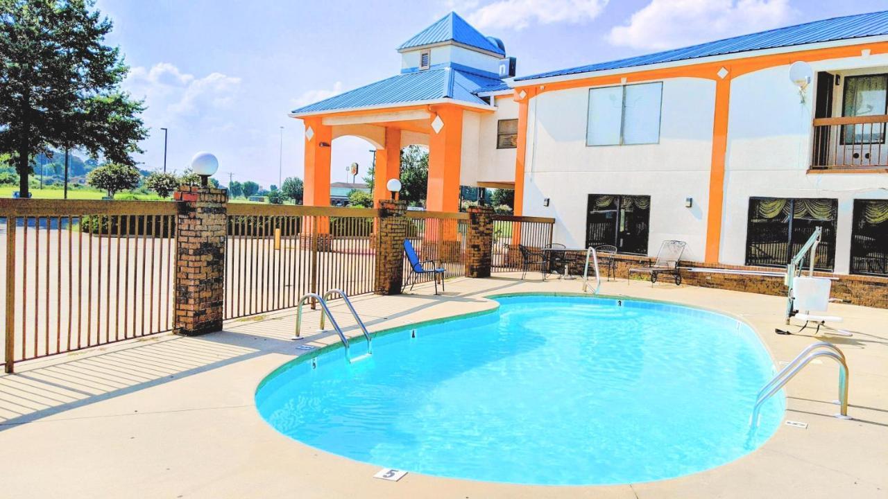 Days Inn By Wyndham Decatur Priceville I-65 Exit 334 Extérieur photo