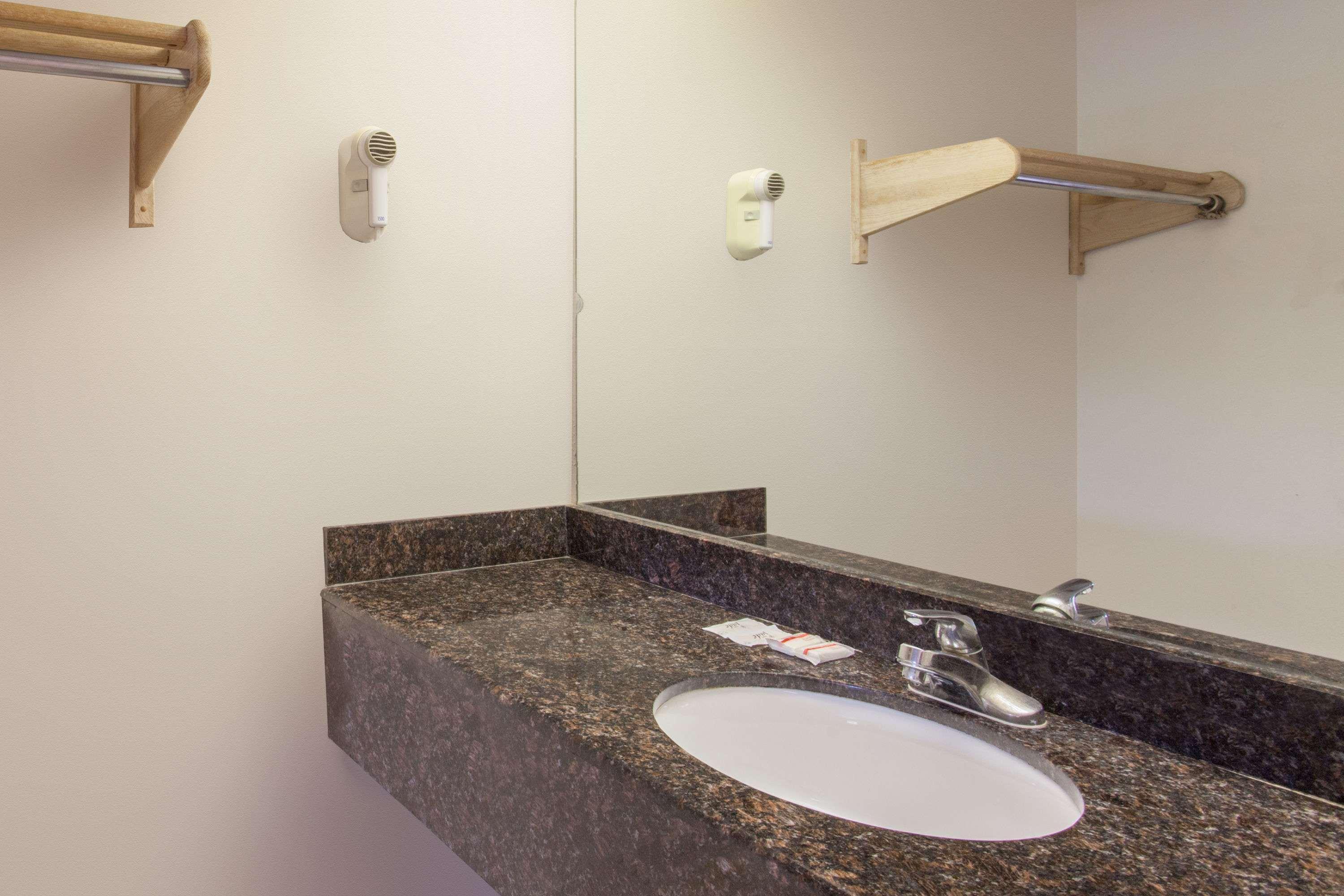 Quality Inn & Suites Decatur Priceville I-65 Extérieur photo