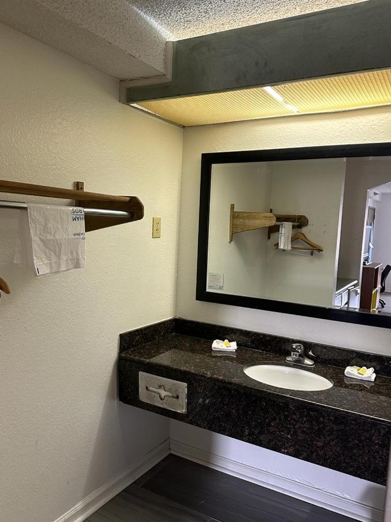 Quality Inn & Suites Decatur Priceville I-65 Extérieur photo